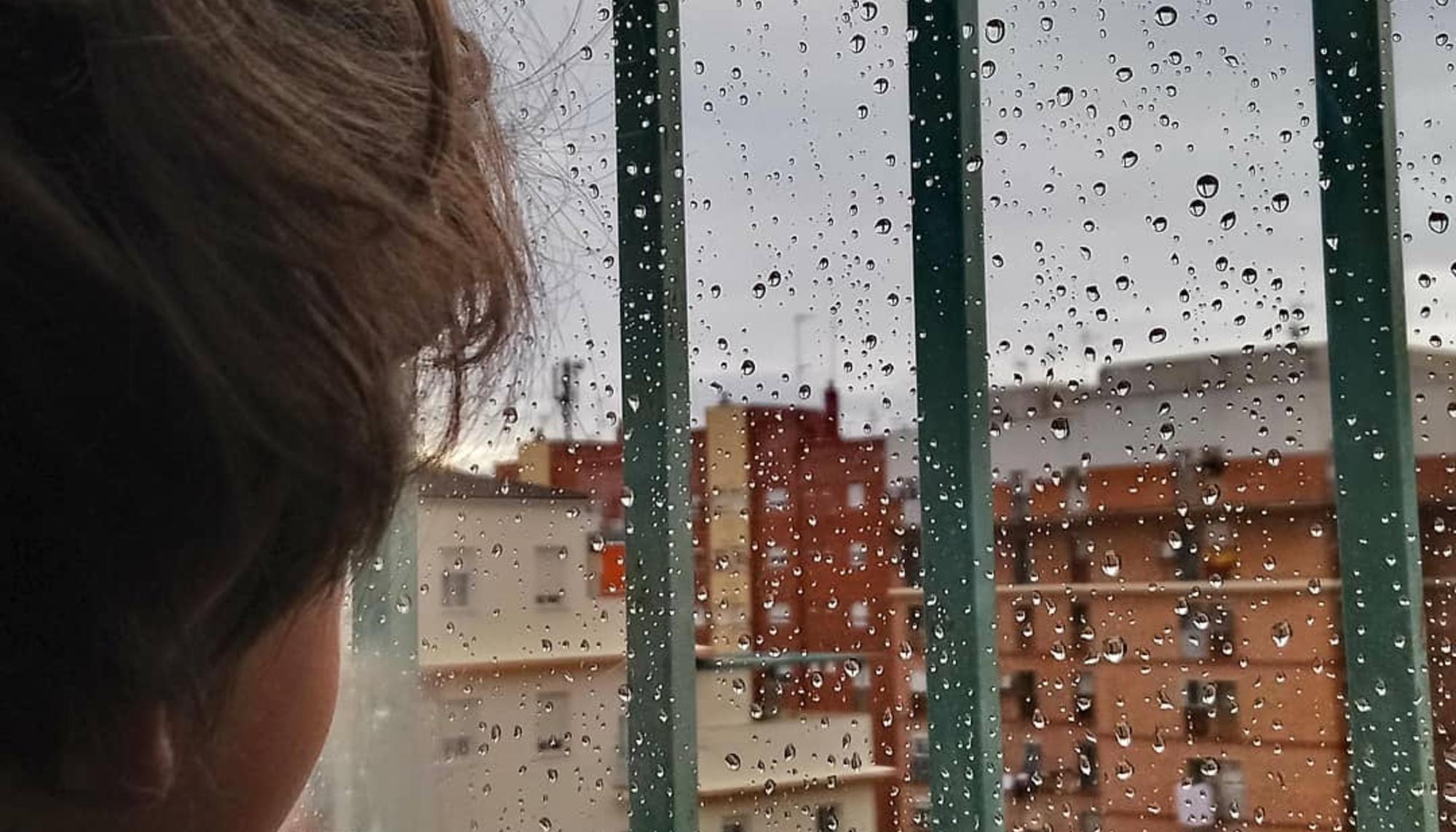 Niño en ventana